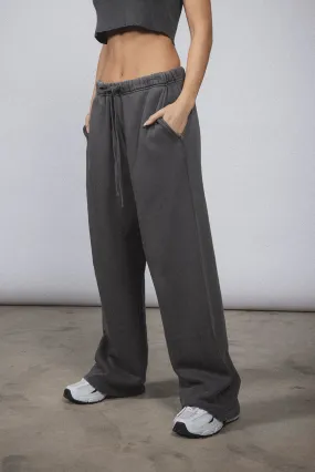 ELWOOD CORE STRAIGHT LEG SWEATPANT VINTAGE GREY