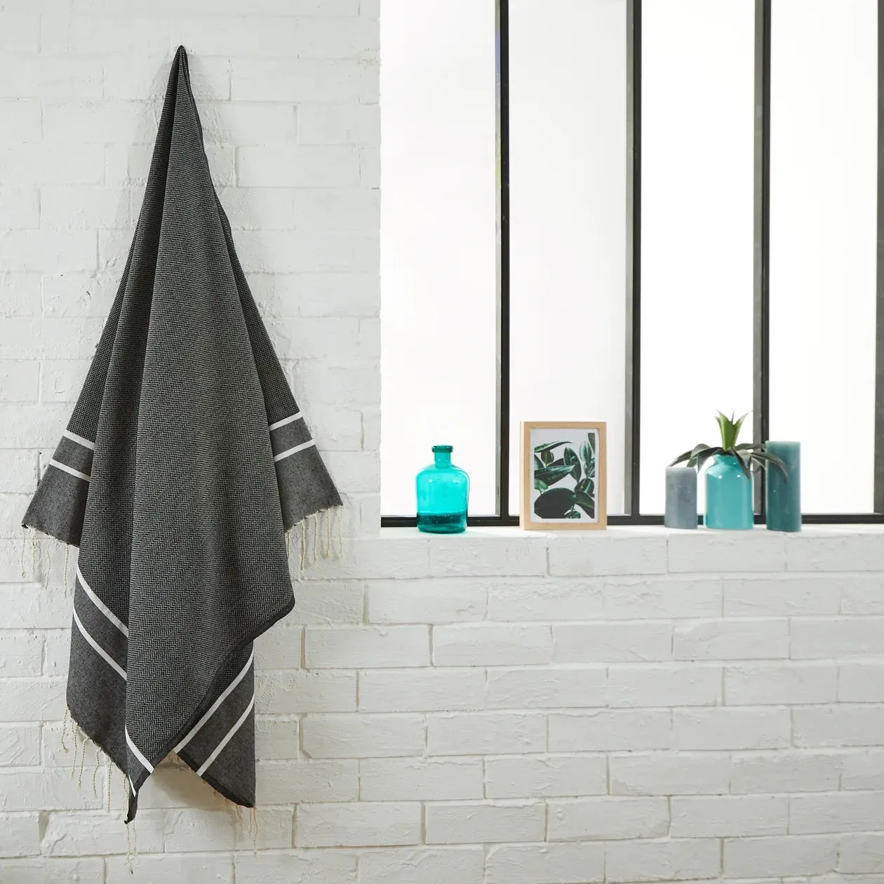 Noir Herringbone Fouta