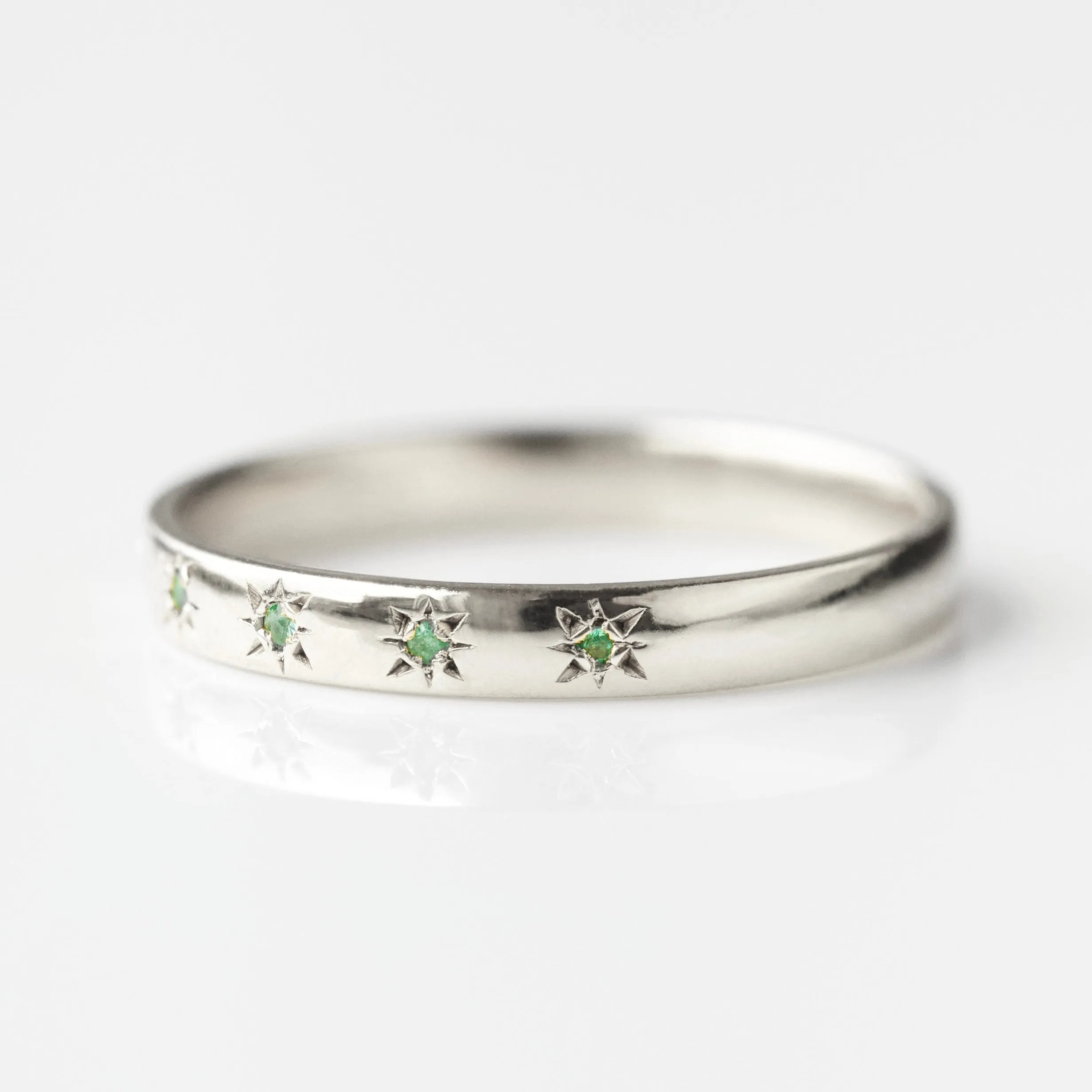 Simple Star Set Emerald Band